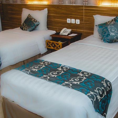 Grand Amira Hotel Solo, Azana Hotels Collection Esterno foto