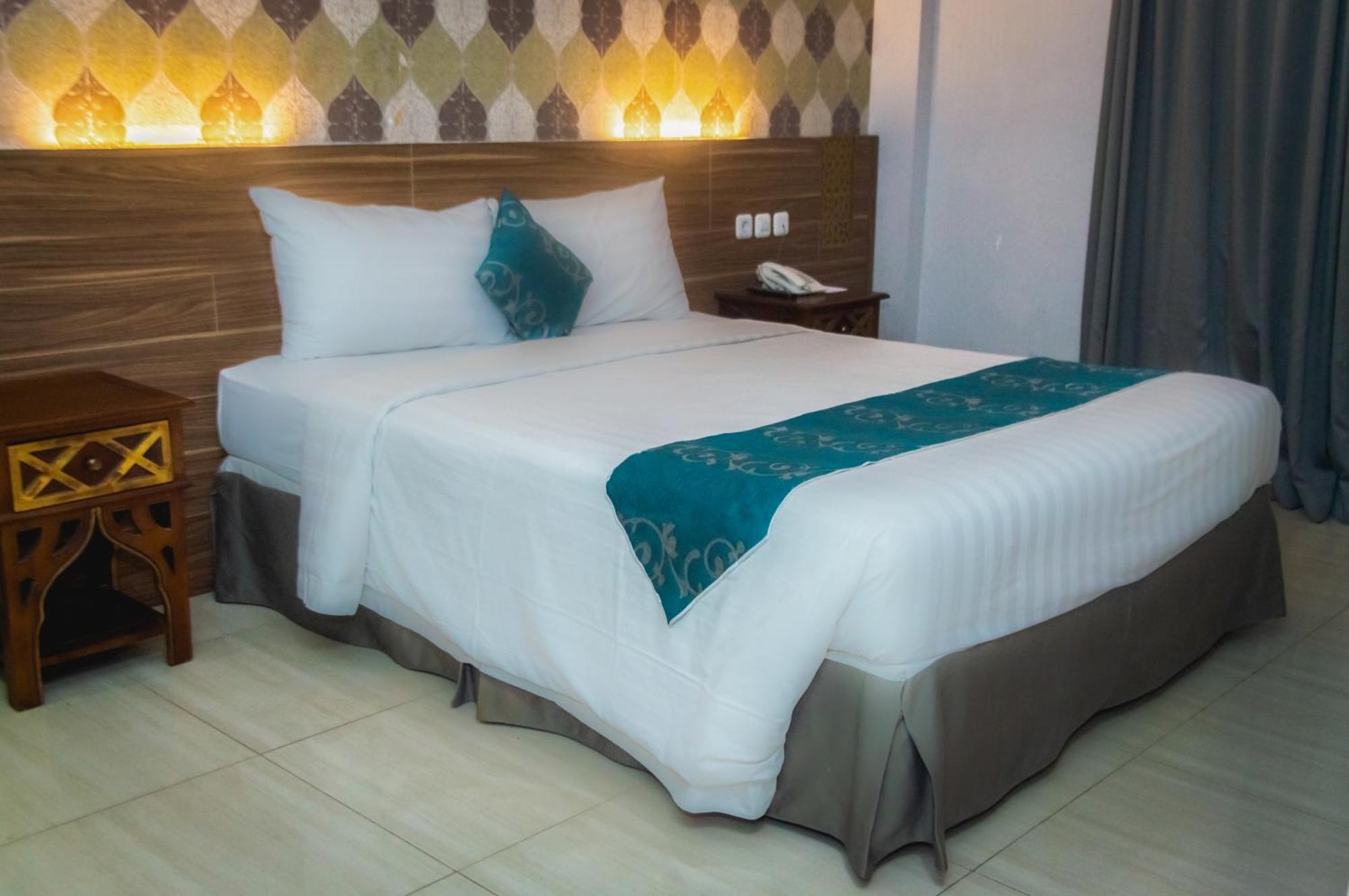 Grand Amira Hotel Solo, Azana Hotels Collection Esterno foto