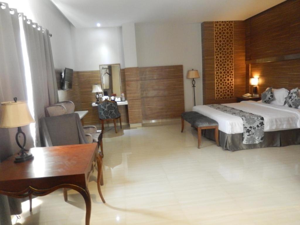 Grand Amira Hotel Solo, Azana Hotels Collection Esterno foto