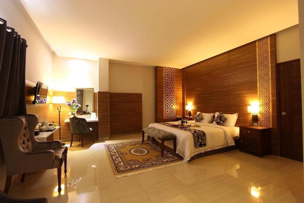 Grand Amira Hotel Solo, Azana Hotels Collection Esterno foto