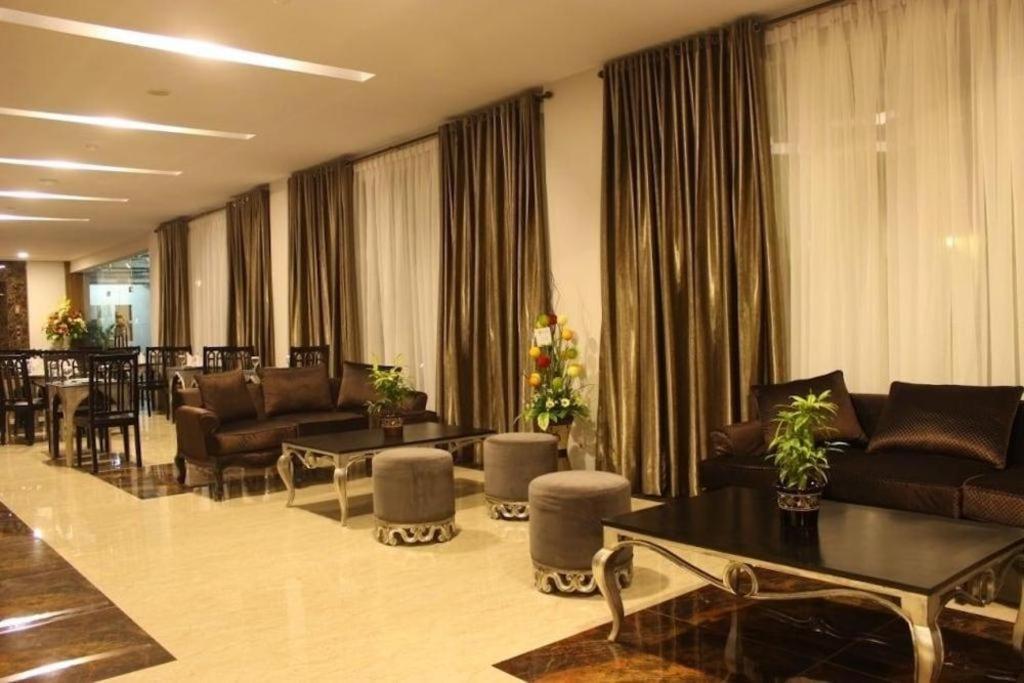 Grand Amira Hotel Solo, Azana Hotels Collection Esterno foto