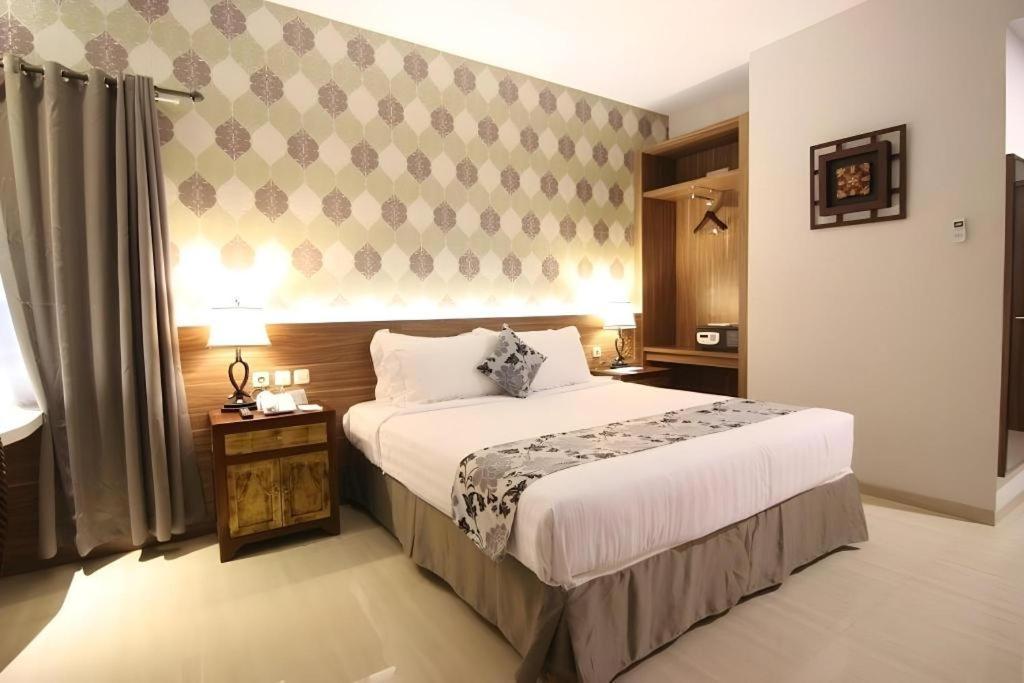 Grand Amira Hotel Solo, Azana Hotels Collection Esterno foto