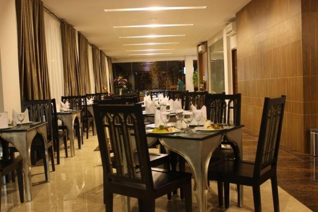 Grand Amira Hotel Solo, Azana Hotels Collection Esterno foto