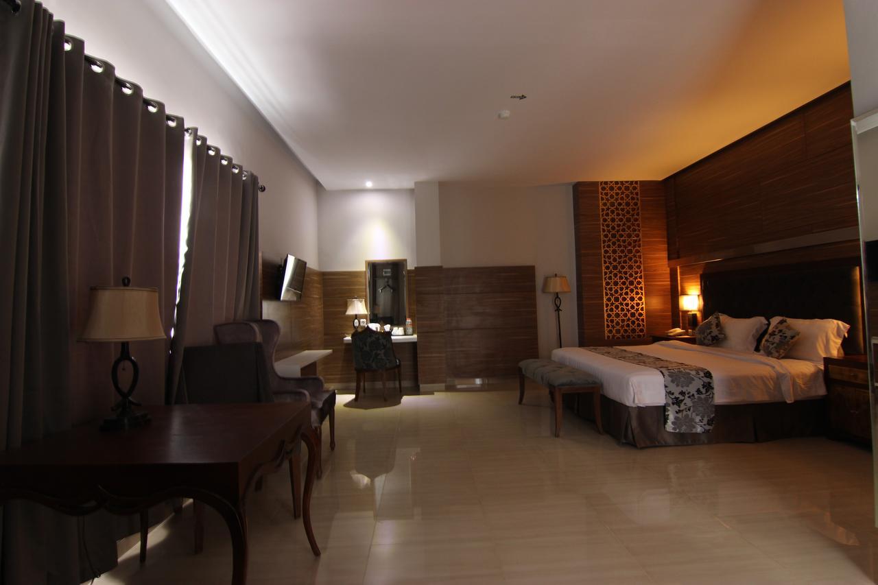 Grand Amira Hotel Solo, Azana Hotels Collection Esterno foto