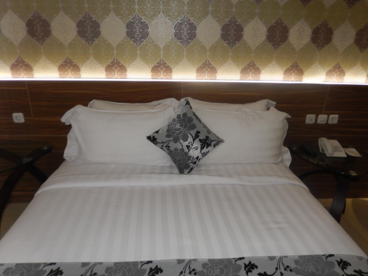 Grand Amira Hotel Solo, Azana Hotels Collection Esterno foto