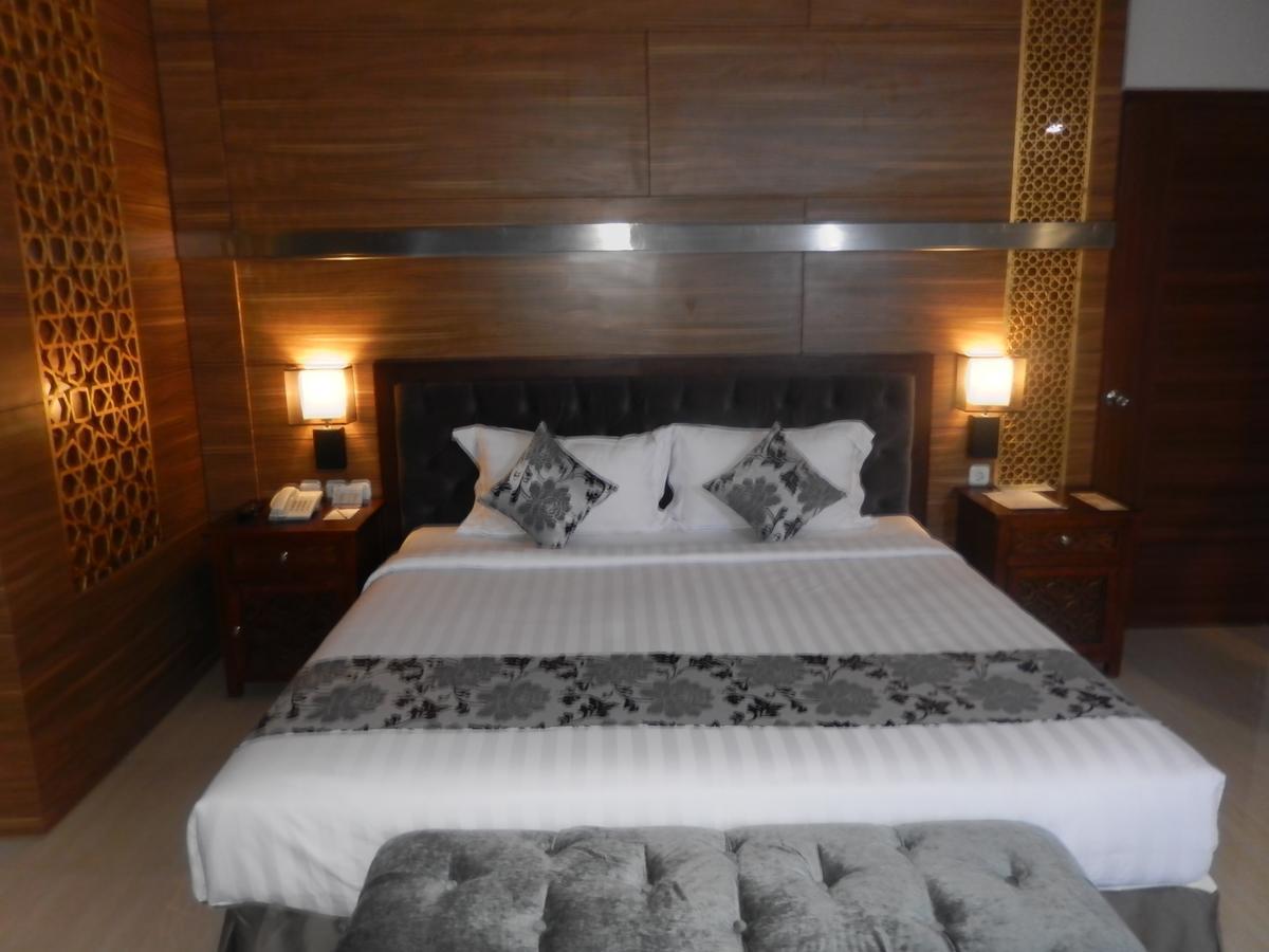 Grand Amira Hotel Solo, Azana Hotels Collection Esterno foto